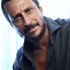 luca-bizzarri-ritratto-fotografo-genova-studio-ricciardi-3r